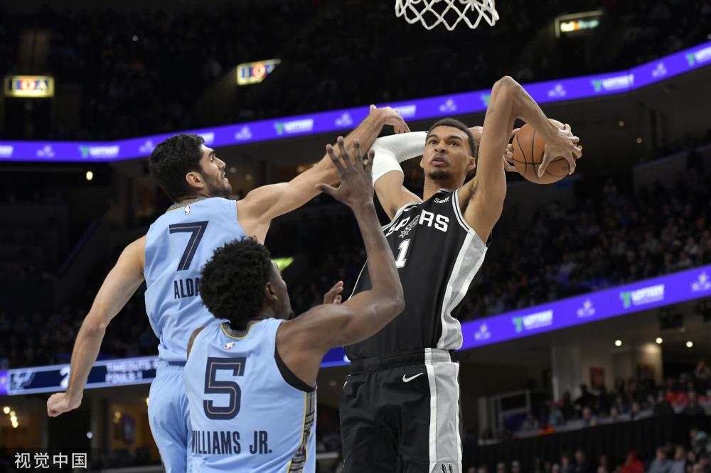 他在接到队 他在接到队