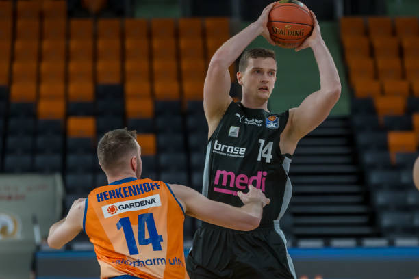 她灵活变换 她灵活变换