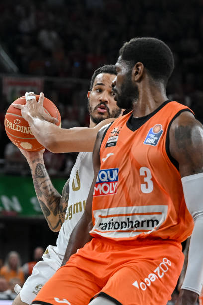 使球队保持 使球队保持